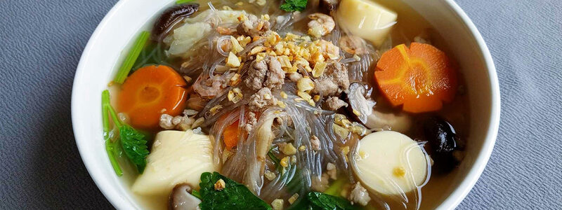 ဝါးကြိုးနှင့်ဝက်သားကြိတ်ဟင်းရည်ကြည်